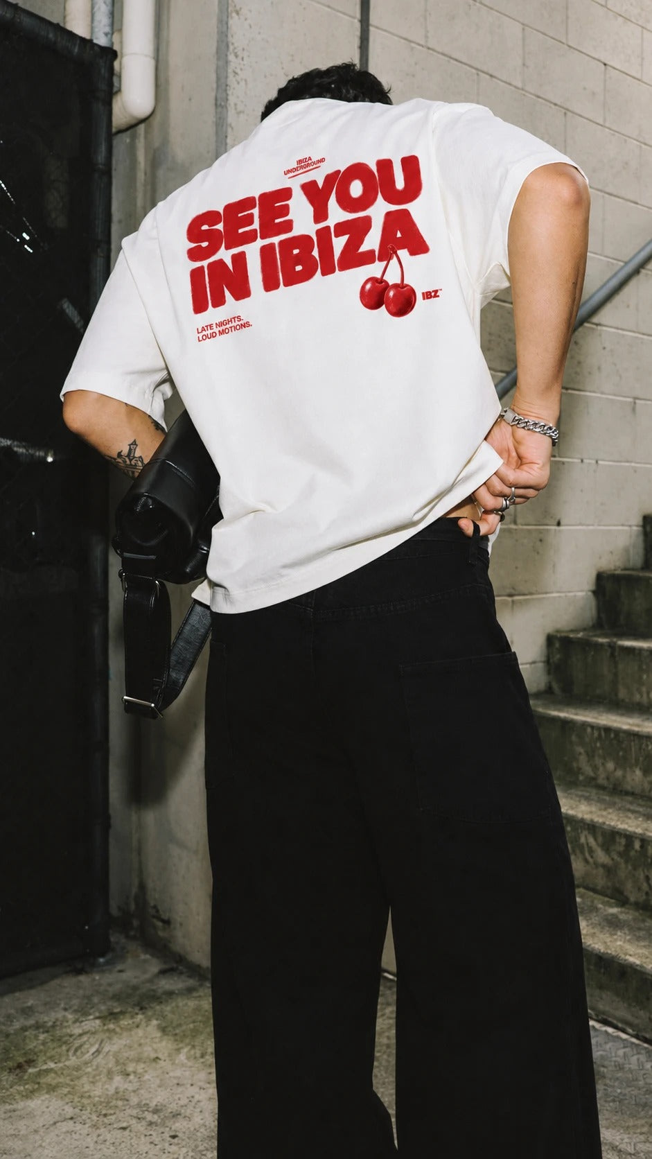 T-shirt SEE YOU IN IBIZA porté – Hey mi amor